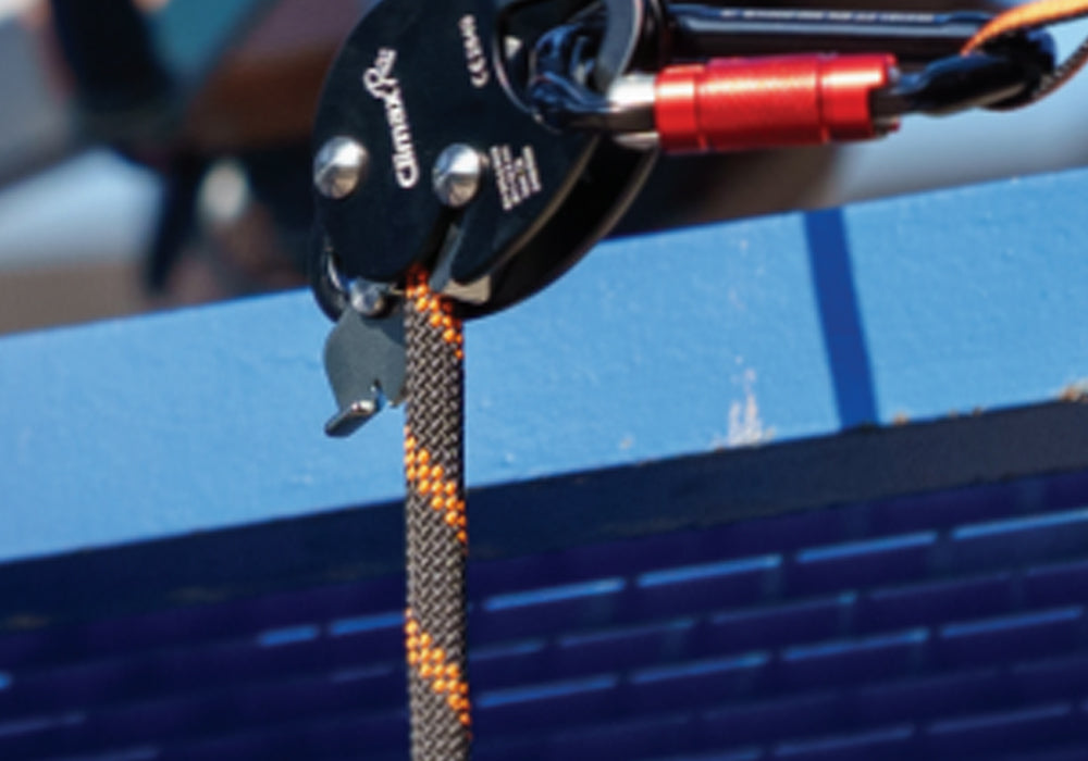 Conectores, placas multianclaje, bloqueadores y poleas